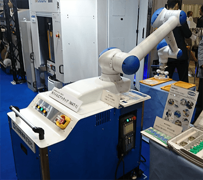 図2 協働ロボット用エアサプライユニット内蔵台車（佐鳥電機（株））